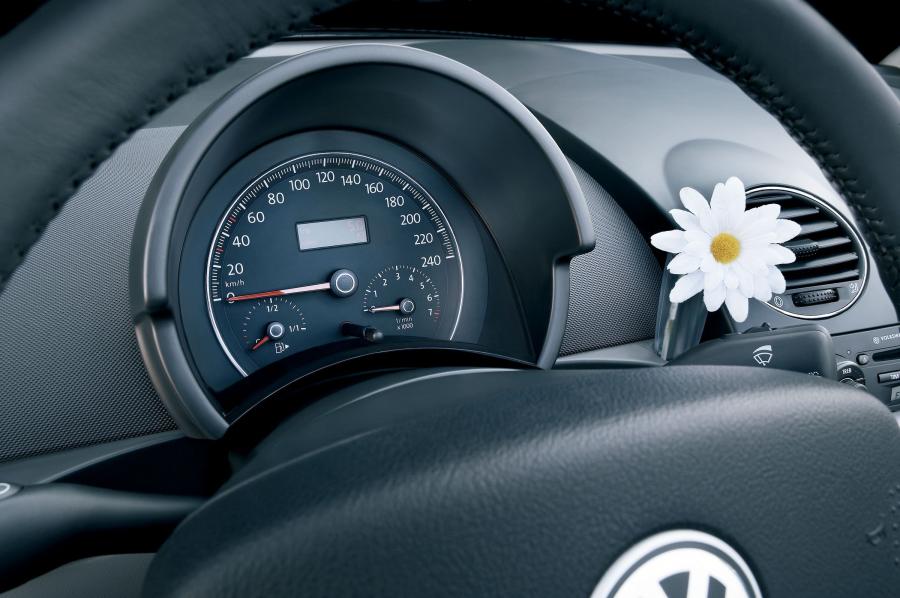  Volkswagen New Beetle Cabriolet 2006 года  (фото 38 из 39)